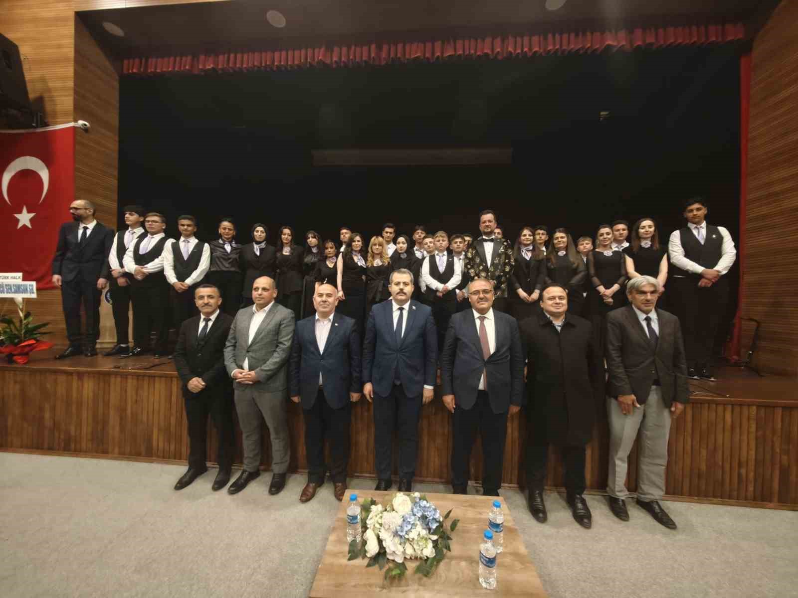 Vezirk&ouml;pr&uuml;&rsquo;de T&uuml;rk halk m&uuml;ziği gecesi
