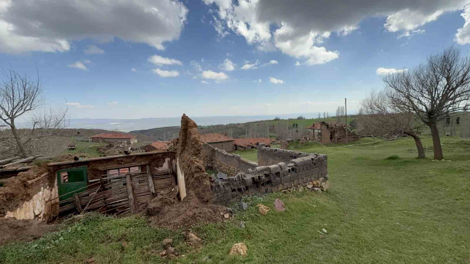 Ecdada ait 143 yıllık cami restorasyon bekliyor
