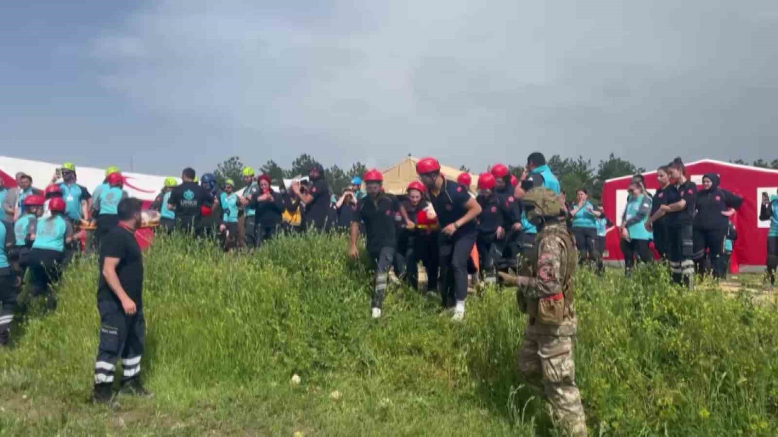 &Uuml;niversitelilerden &lsquo;Melek Filo&rsquo; ile nefes kesen tatbikat
