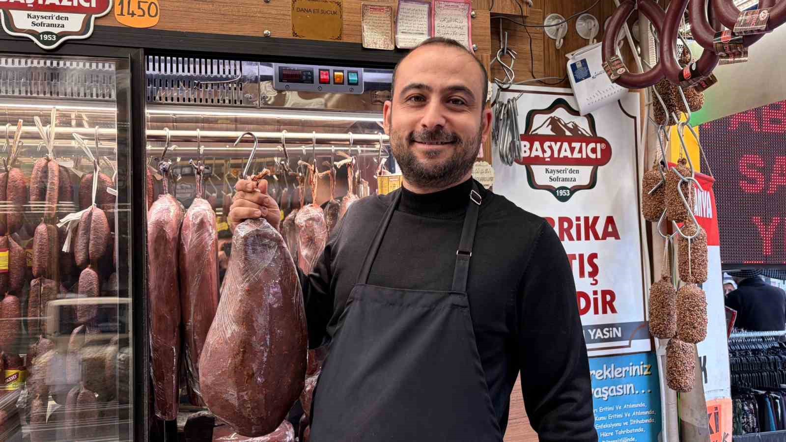Kastamonu pastırmasını öven şefe Kayserili pastırmacıdan cevap: "Demek ki şefimize Kayseri pastırmasını yedirmemişler"