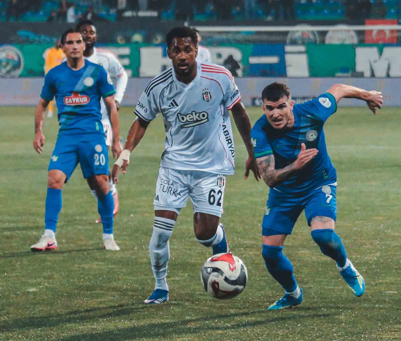 Tredyol Süper Lig: Çaykur Rizespor: 2 - Beşiktaş: 0 (İlk yarı)