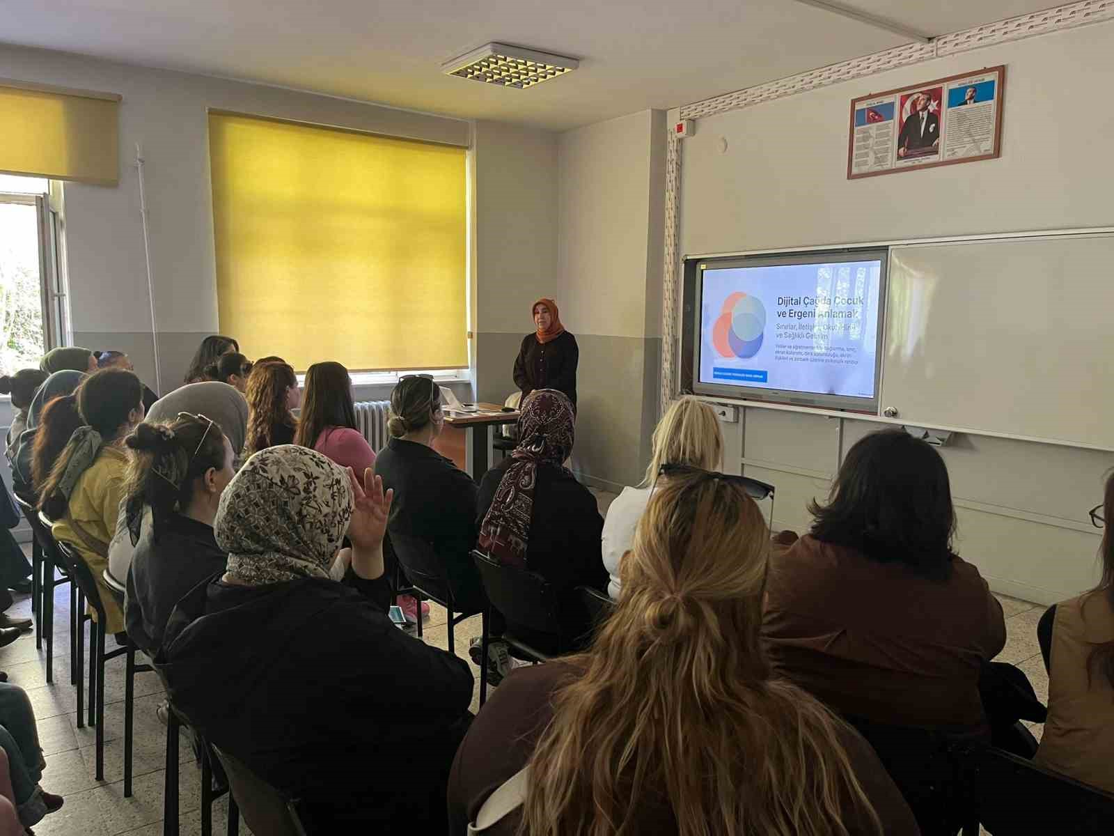 Muslu&rsquo;da velilere y&ouml;nelik "Bağımlılıkla M&uuml;cadele ve İlk Yardım" semineri d&uuml;zenlendi
