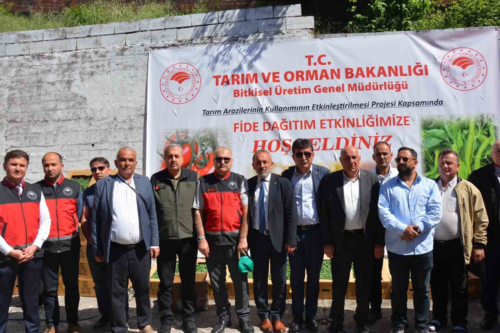 Karadeniz Ereğli&rsquo;de &uuml;reticilere y&uuml;zde 75 hibe destekli fidan dağıtıldı
