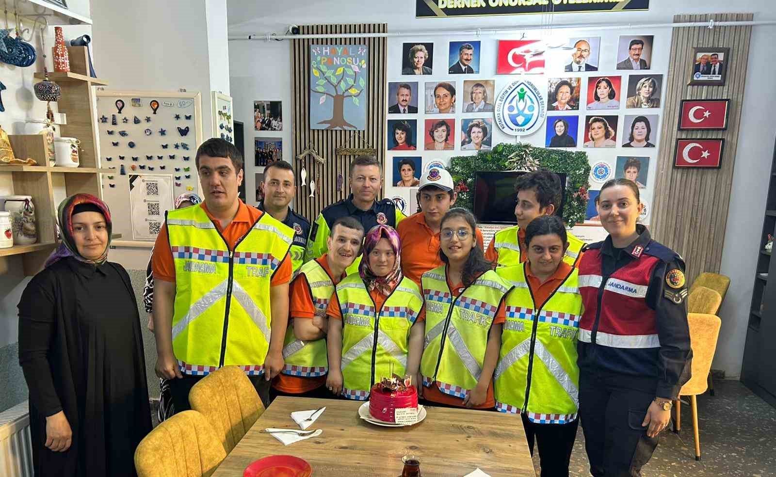 Kütahya’da jandarmadan anlamlı ziyaret
