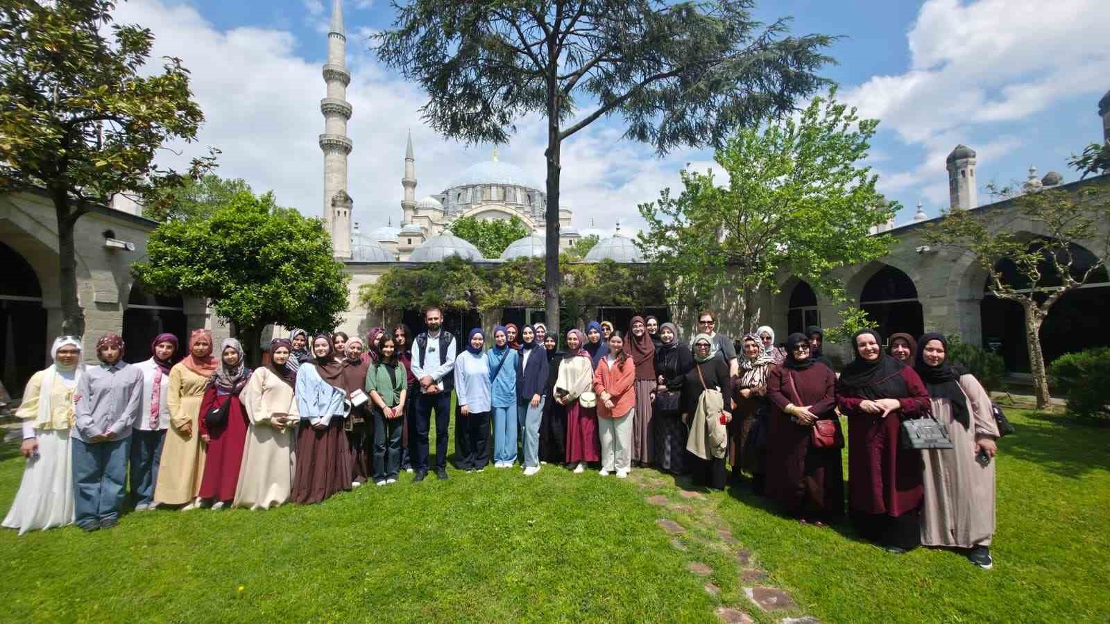 Kitapların izinde k&uuml;lt&uuml;r yolculuğu
