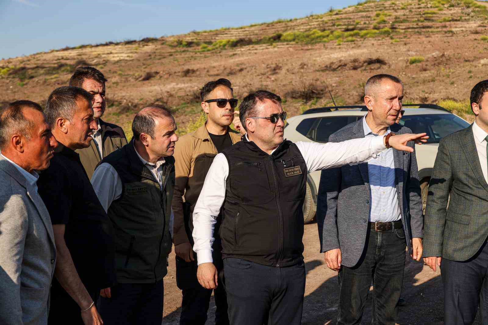 Vali S&ouml;zer, Ciciler K&ouml;y&uuml;&rsquo;nde incelemelerde bulundu
