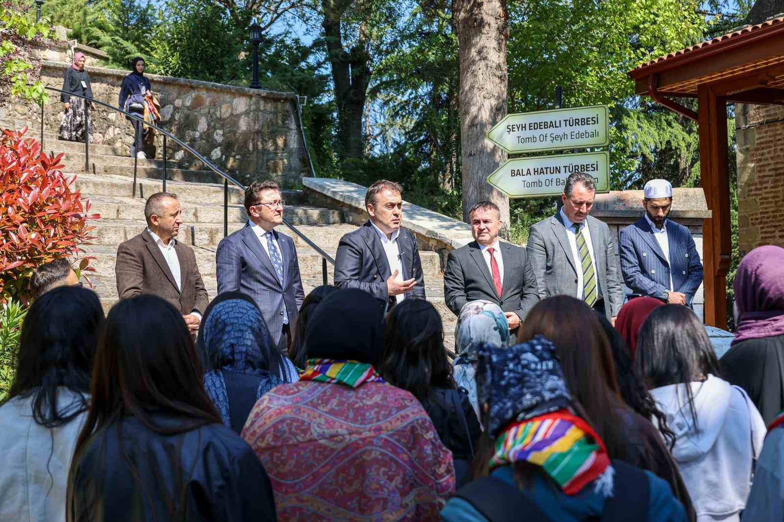 Vali S&ouml;zer, gen&ccedil;lerle tarih ve medeniyet gezisinde bir araya geldi
