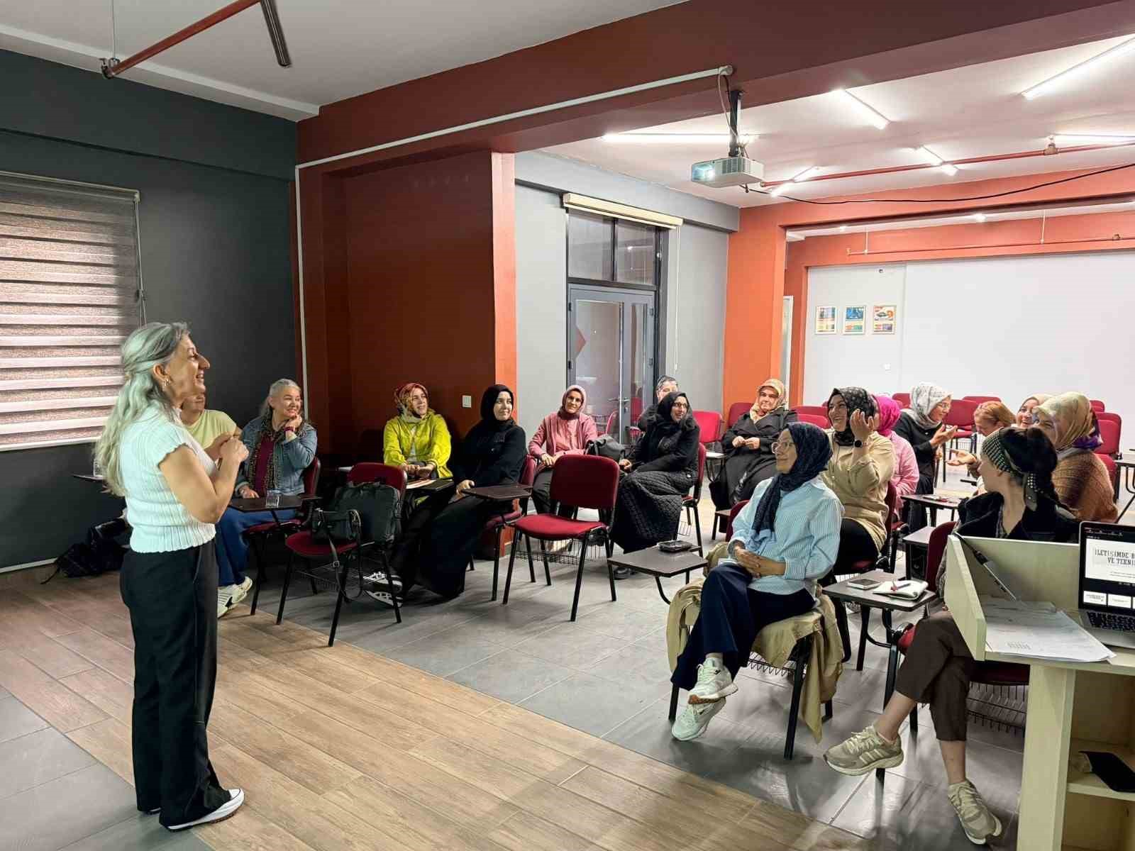 D&uuml;zce &Uuml;niversitesi&rsquo;nde girişimci kadın akademisi ilk programını ger&ccedil;ekleştirdi
