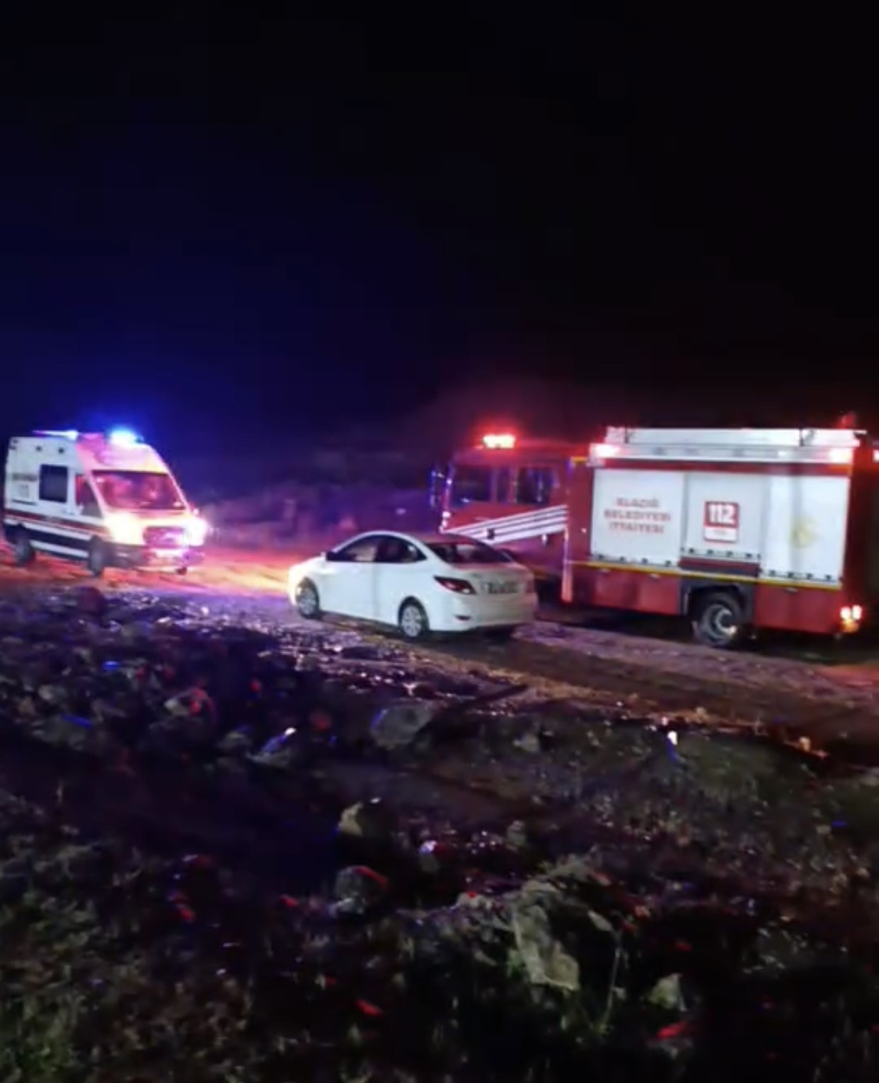 Halısahada ma&ccedil; yaparken tel koluna girdi: itfaiye ekipleri kurtardı
