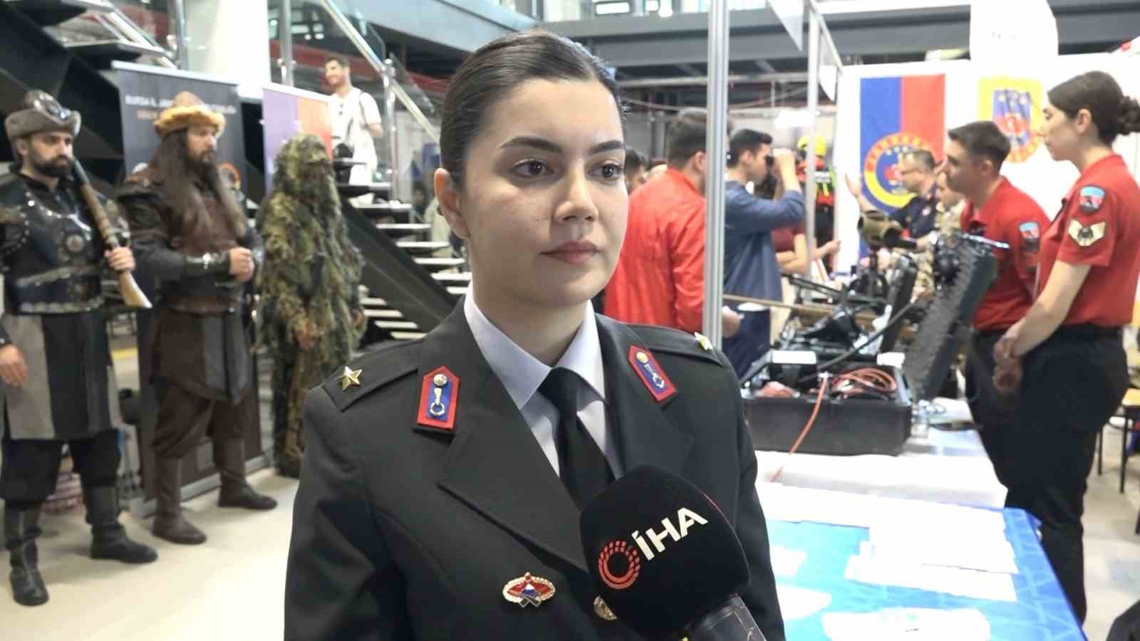 Uludağ Kariyer Fuarı’nda jandarma rüzgarı….Öğrenciler standın önünden ayrılmadı
