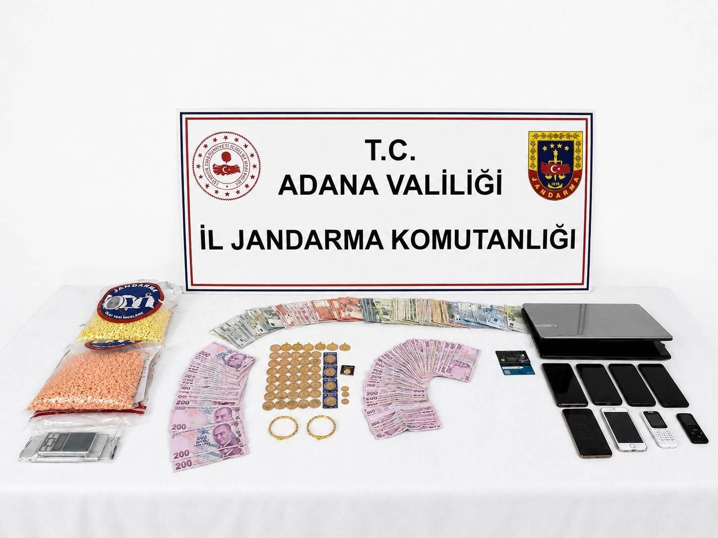 Kendilerini polis olarak tanıtan dolandırıcılara 10 milyon liralık altın kaptırdılar
