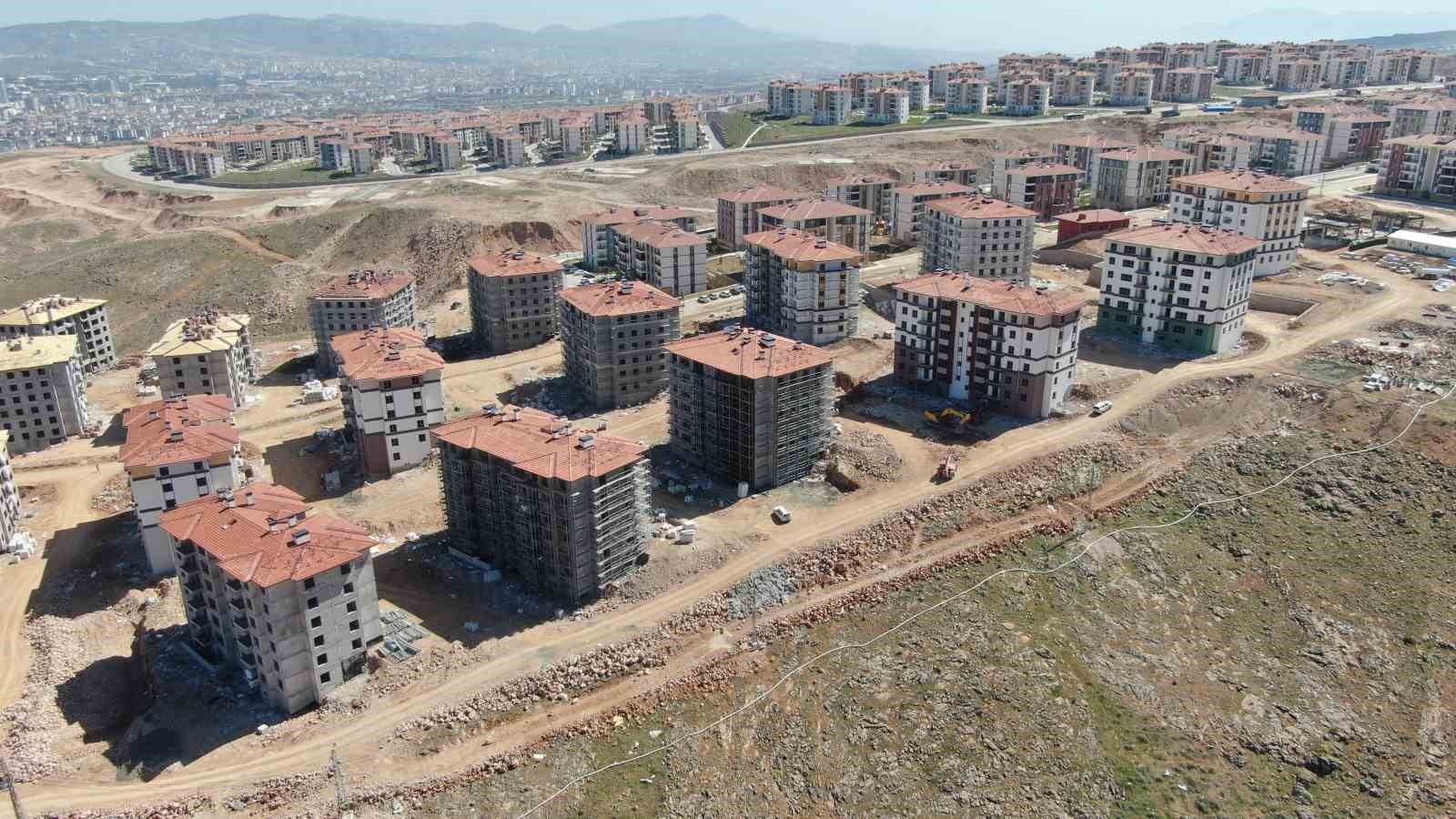 &Ccedil;evre, Şehircilik ve İklim Değişikliği İl M&uuml;d&uuml;r&uuml; &Ouml;nalan, &ccedil;alışmaları ve projeleriyle dikkat &ccedil;ekiyor
