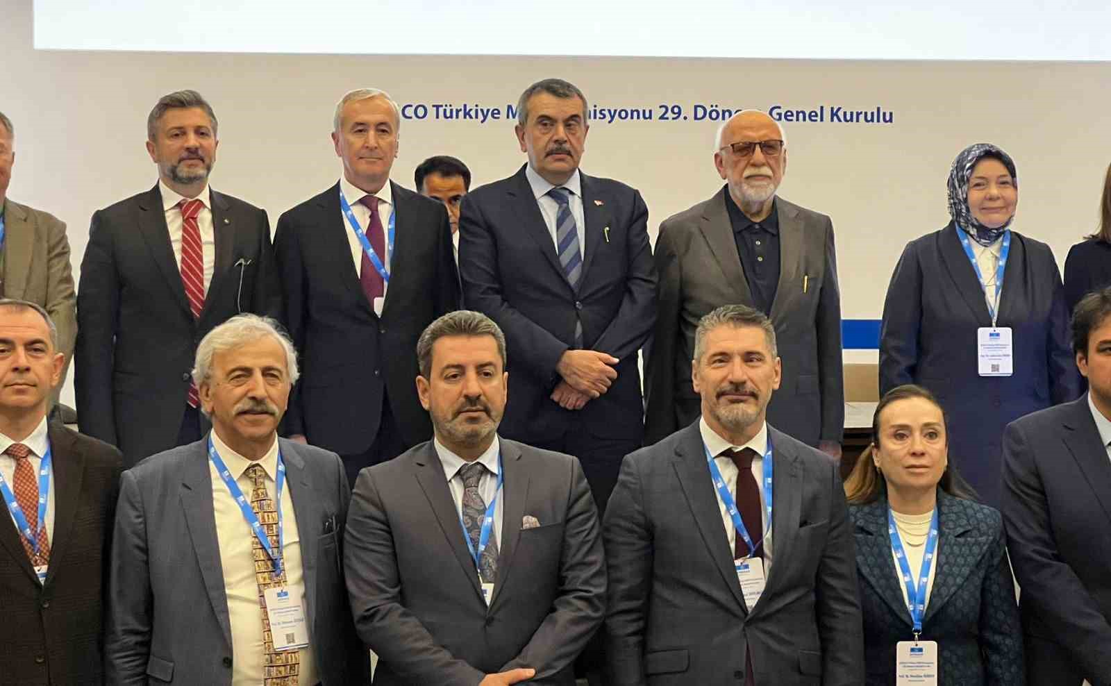 Bakan Tekin: "Her bir &ouml;ğrencimizi geleceğe en iyi şekilde hazırlamak i&ccedil;in &ccedil;alışmalarımızı kararlılıkla s&uuml;rd&uuml;r&uuml;yoruz"
