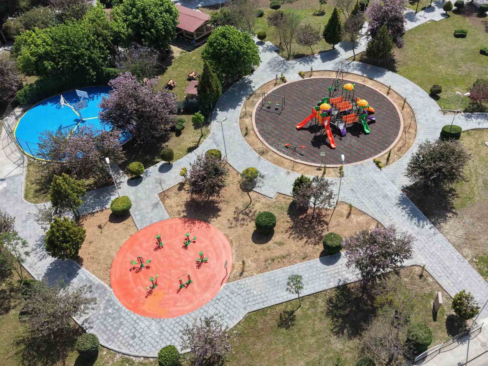 Tarsus&rsquo;ta asfalt ve park yenileme &ccedil;alışmaları s&uuml;r&uuml;yor
