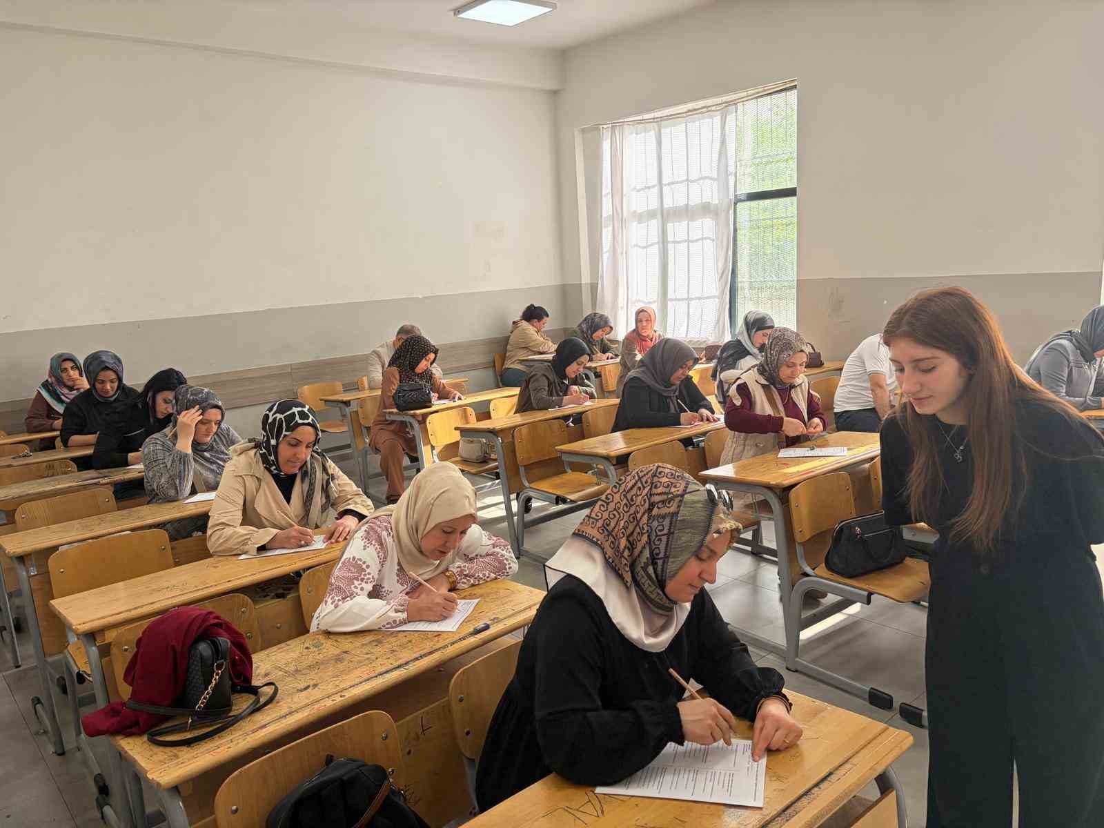 Diyarbakır’da veliler okudukları kitaptan sınava tabii tutuldu