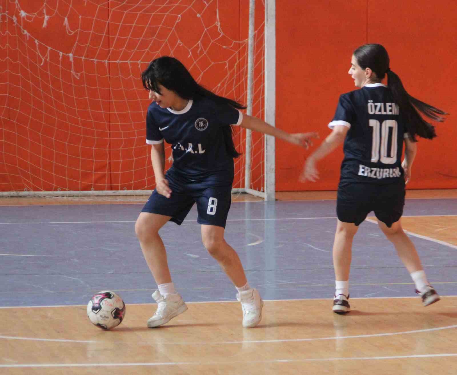 Okul &ccedil;ıkışı sporla k&ouml;t&uuml; alışkanlıklardan uzaklaşıyorlar
