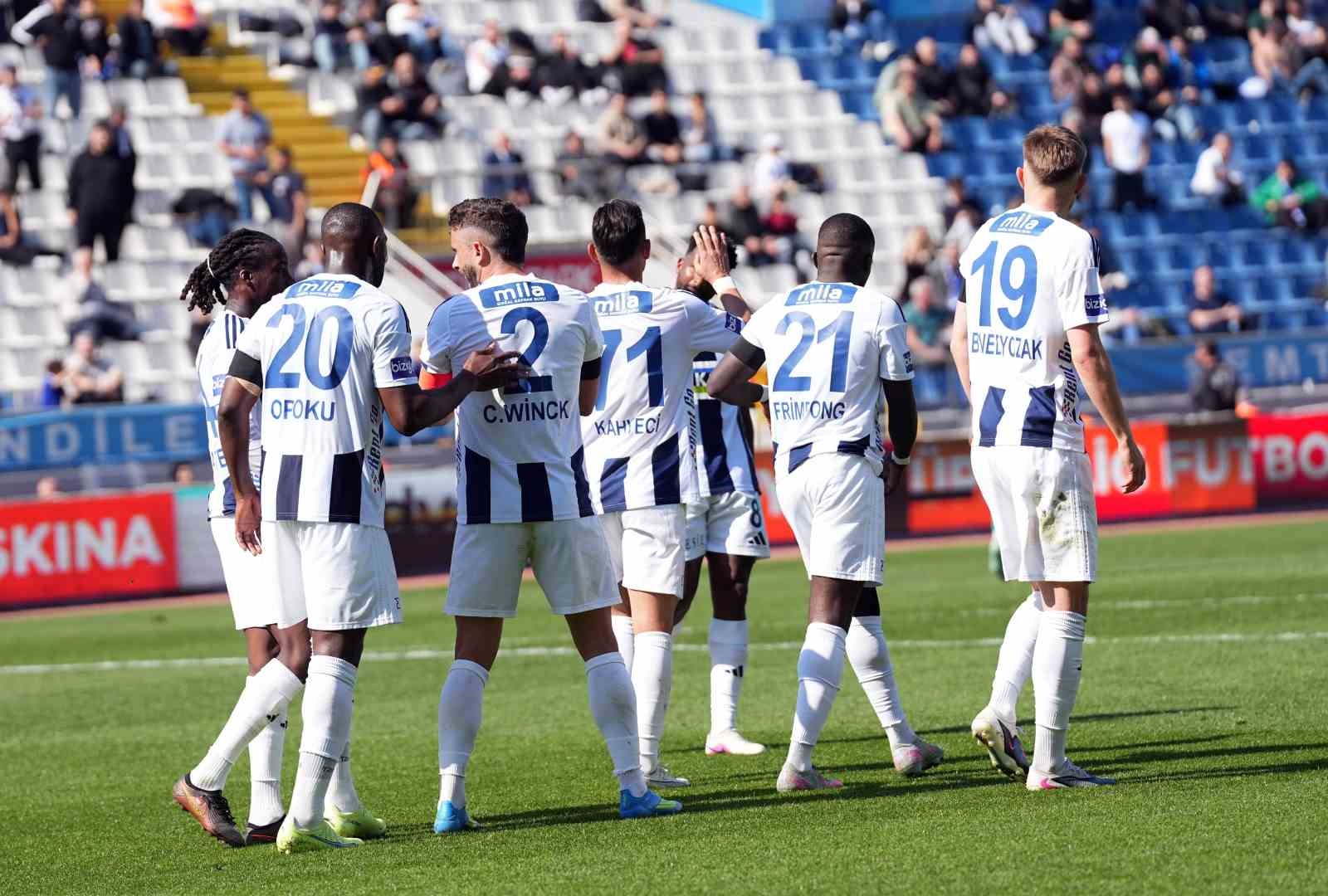 S&uuml;per Lig&rsquo;e veda edecek son takım yarın belli olacak
