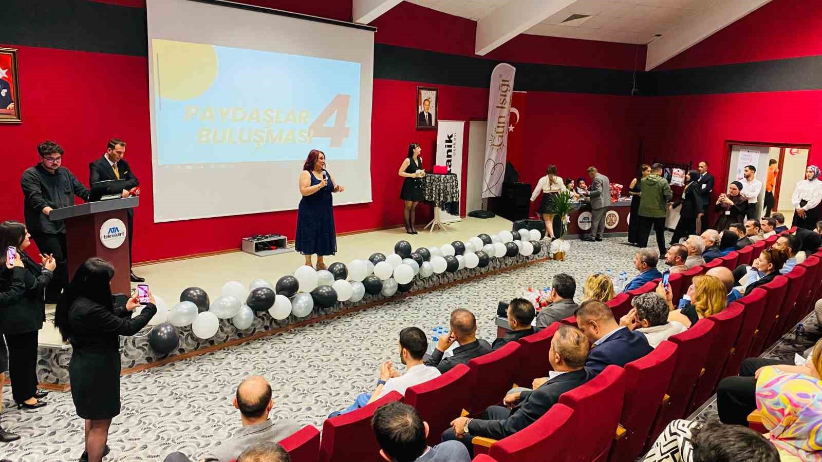 İletişim &ouml;ğrencileri sekt&ouml;r temsilcileriyle buluştu
