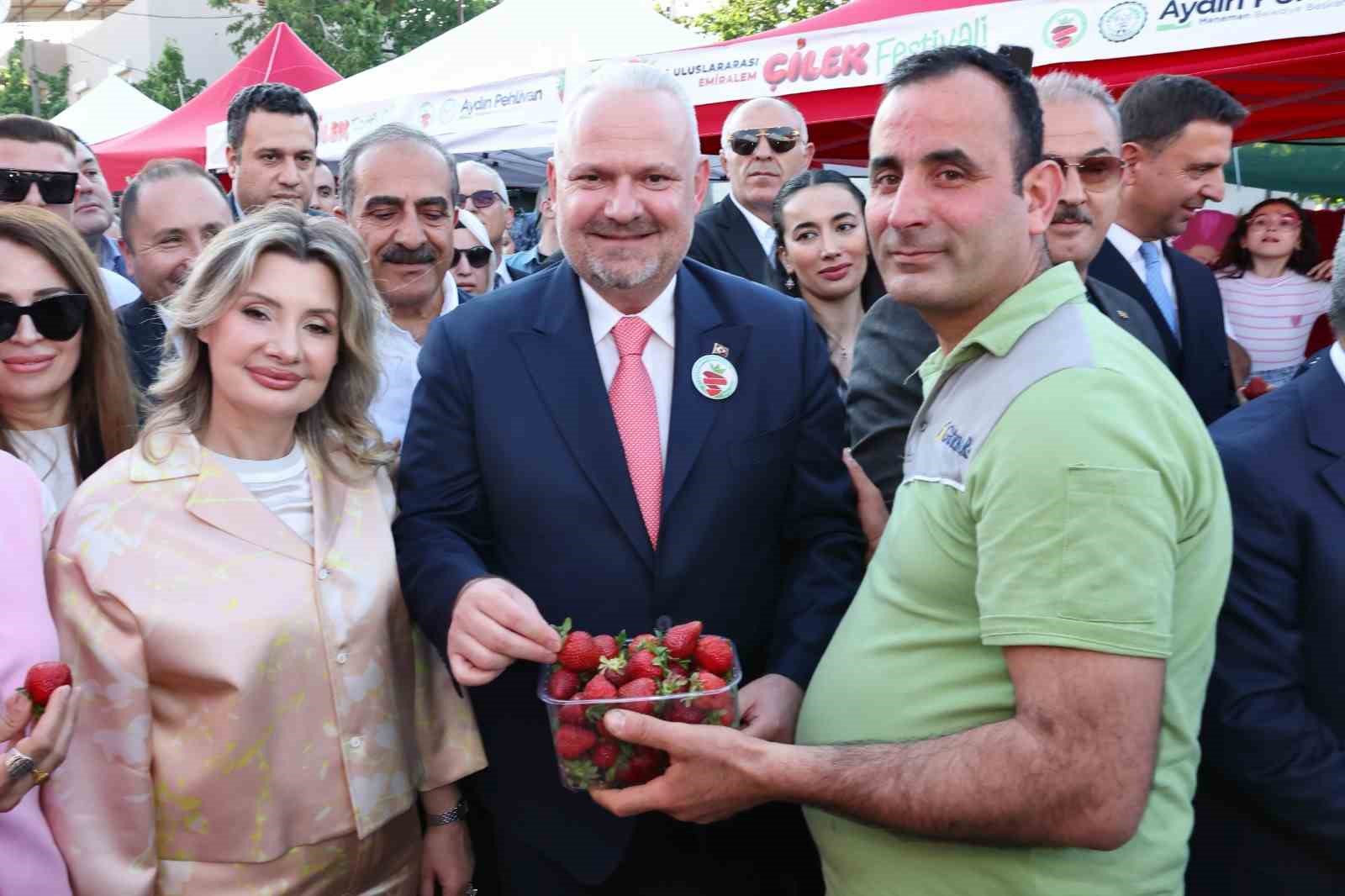 Emiralem &Ccedil;ilek Festivali&rsquo;ne g&ouml;rkemli a&ccedil;ılış
