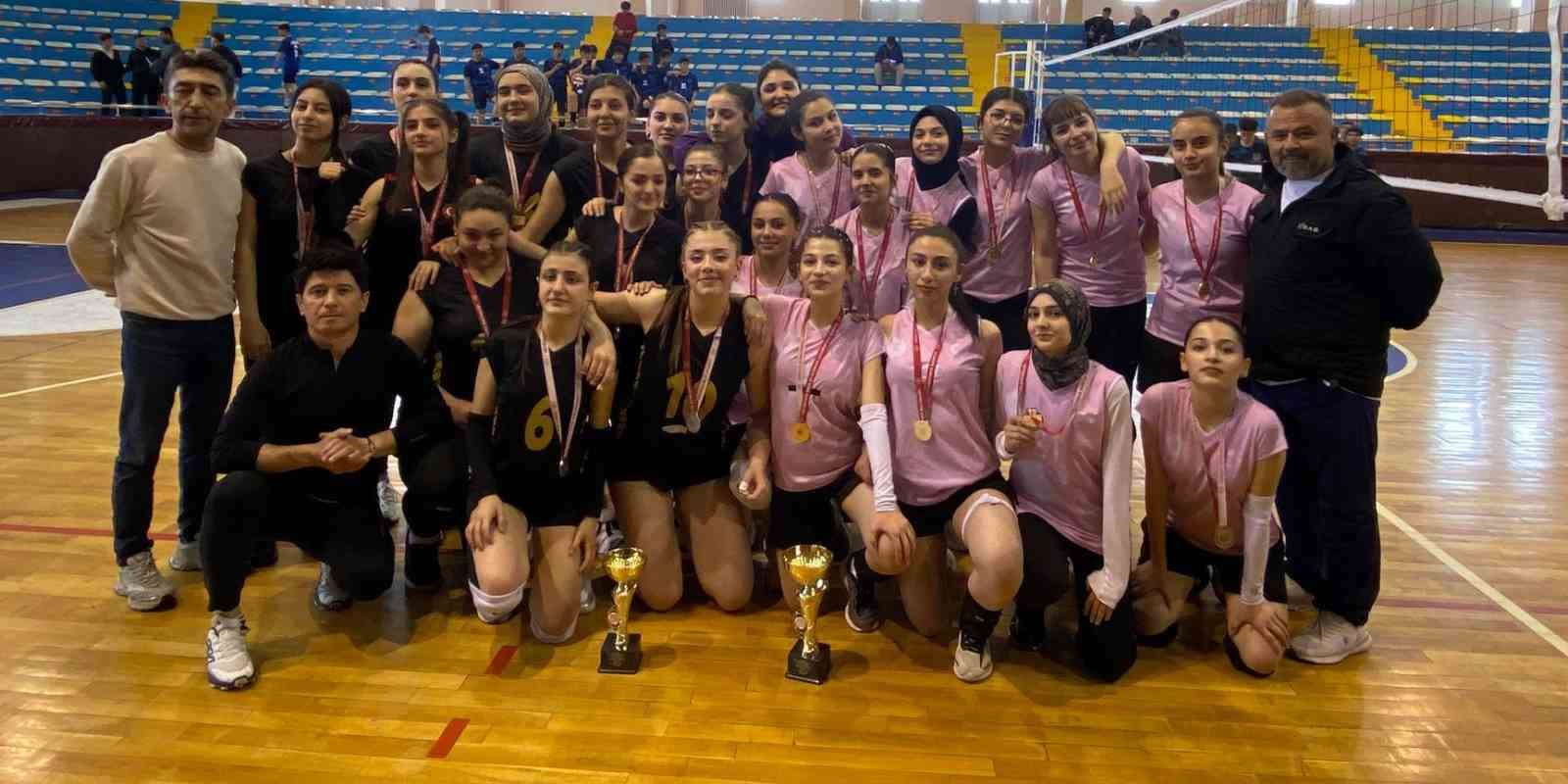 Tevfik İleri Anadolu Lisesi şampiyon oldu
