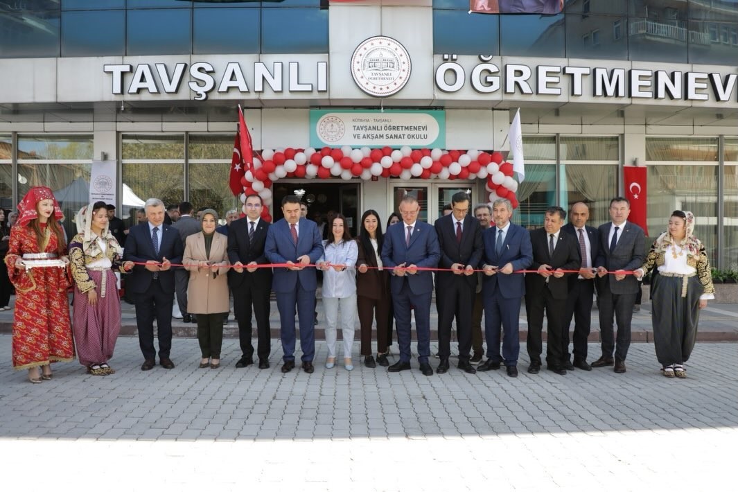 Tavşanlı&rsquo;da 3 b&uuml;y&uuml;k a&ccedil;ılış bir g&uuml;nde ger&ccedil;ekleşti
