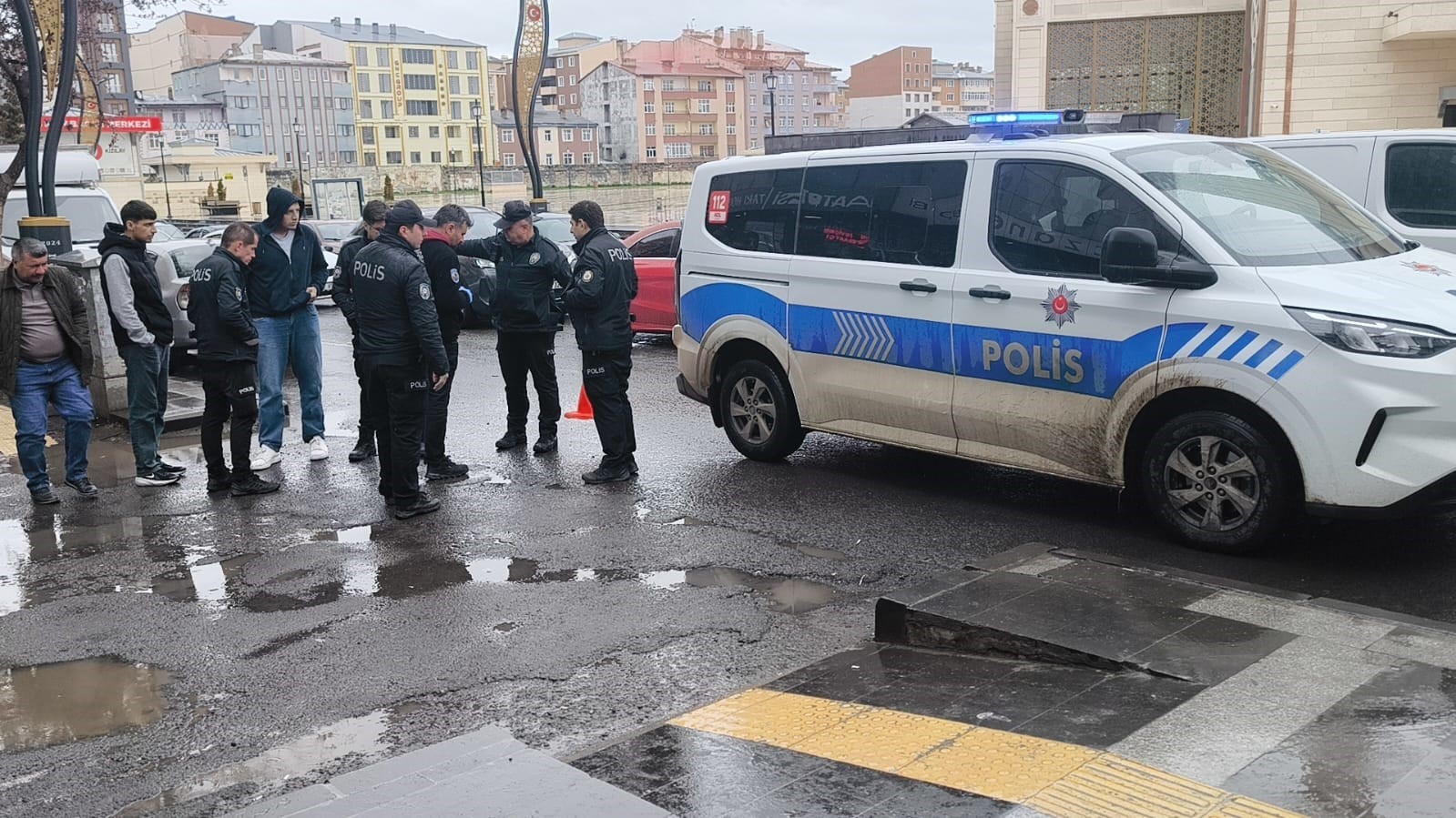 Kars&rsquo;ta silahlı kavga: 1 yaralı

