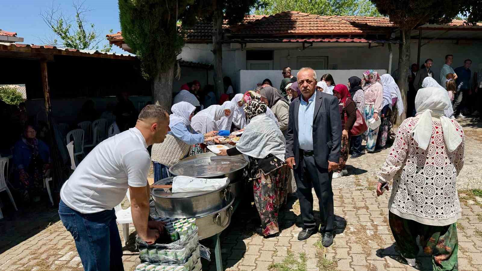 Ke&ccedil;iağılı k&ouml;y&uuml;nde geleneksel k&ouml;y hayrı d&uuml;zenlendi
