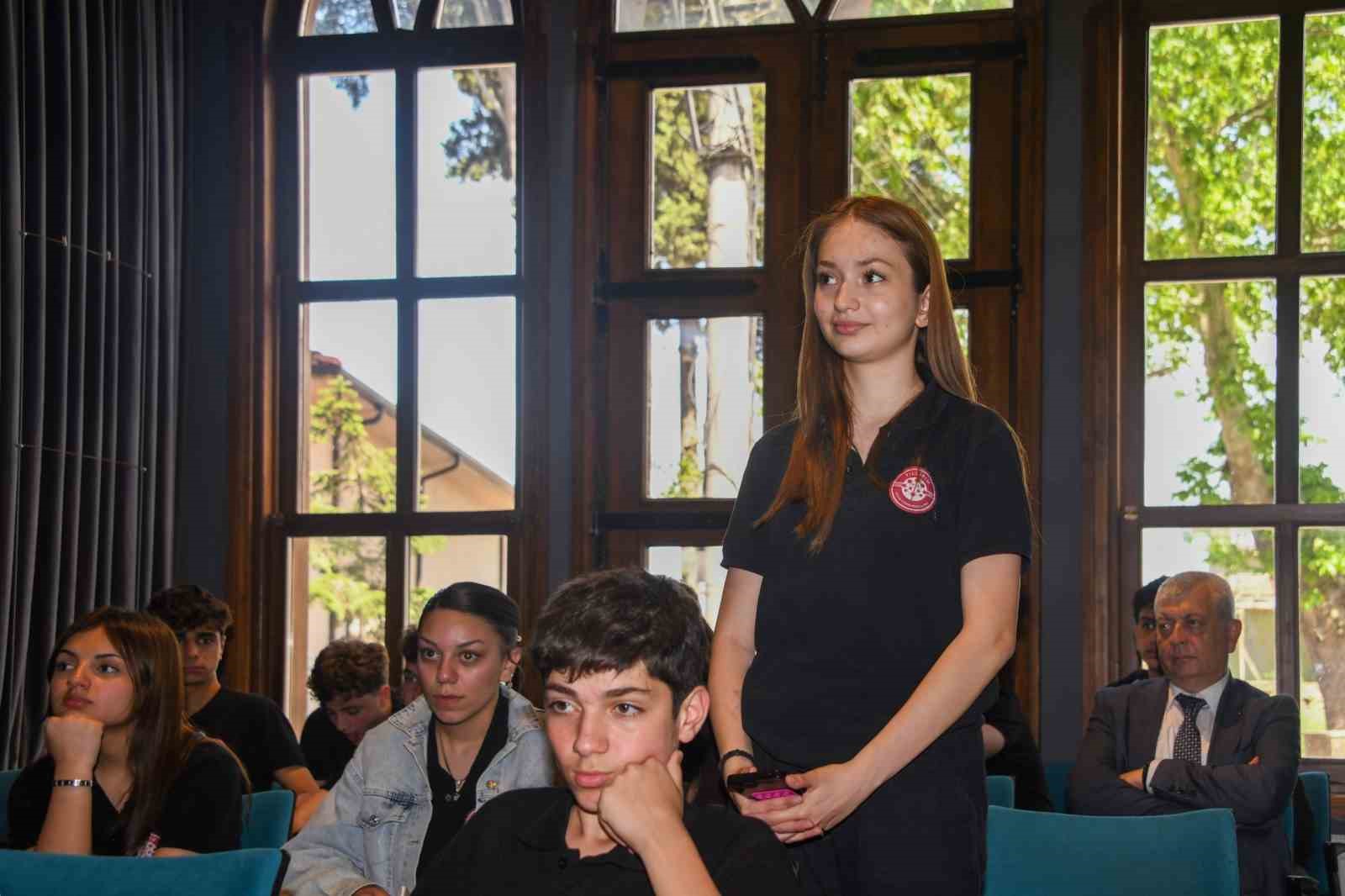Gazetecilik gen&ccedil; kalemlerin g&ouml;z&uuml;nden Osmangazi&rsquo;de konuşuldu
