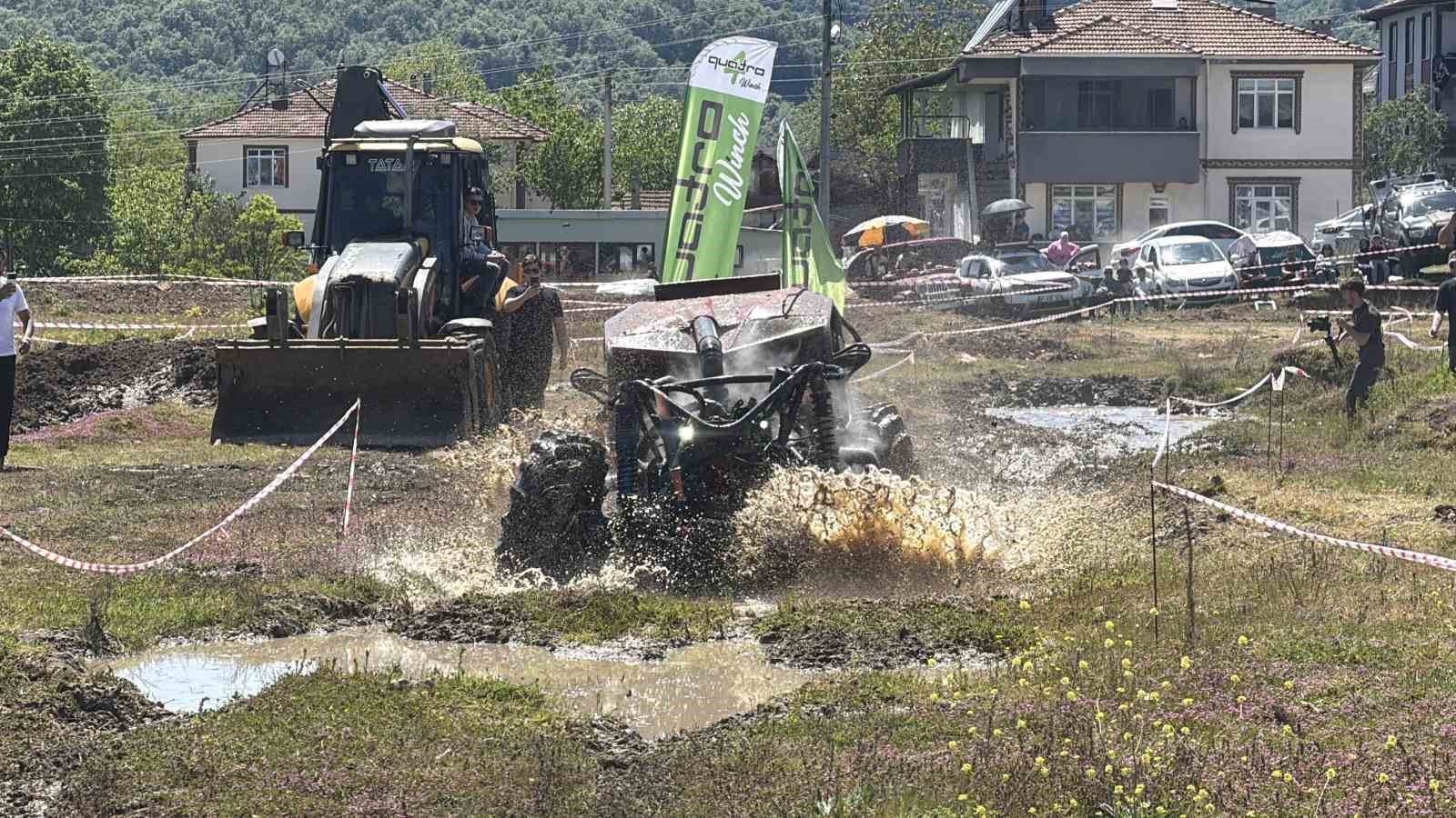 D&uuml;zce&rsquo;de Off-Road festivali nefes kesti: 60 ara&ccedil; zorlu parkurda yarıştı
