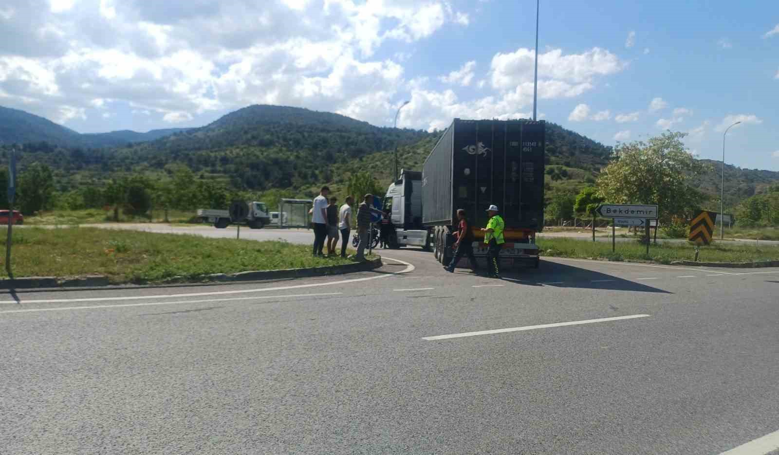 Bilecik&rsquo;te tır ile motosiklet &ccedil;arpıştı: 1 yaralı
