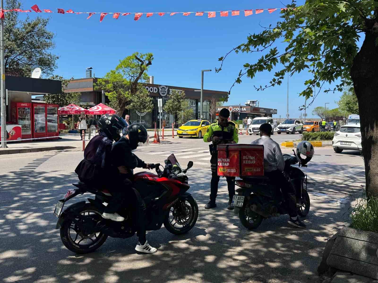 Hakkında yakalama kararı bulunan şahıs taksi kullanırken yakalandı

