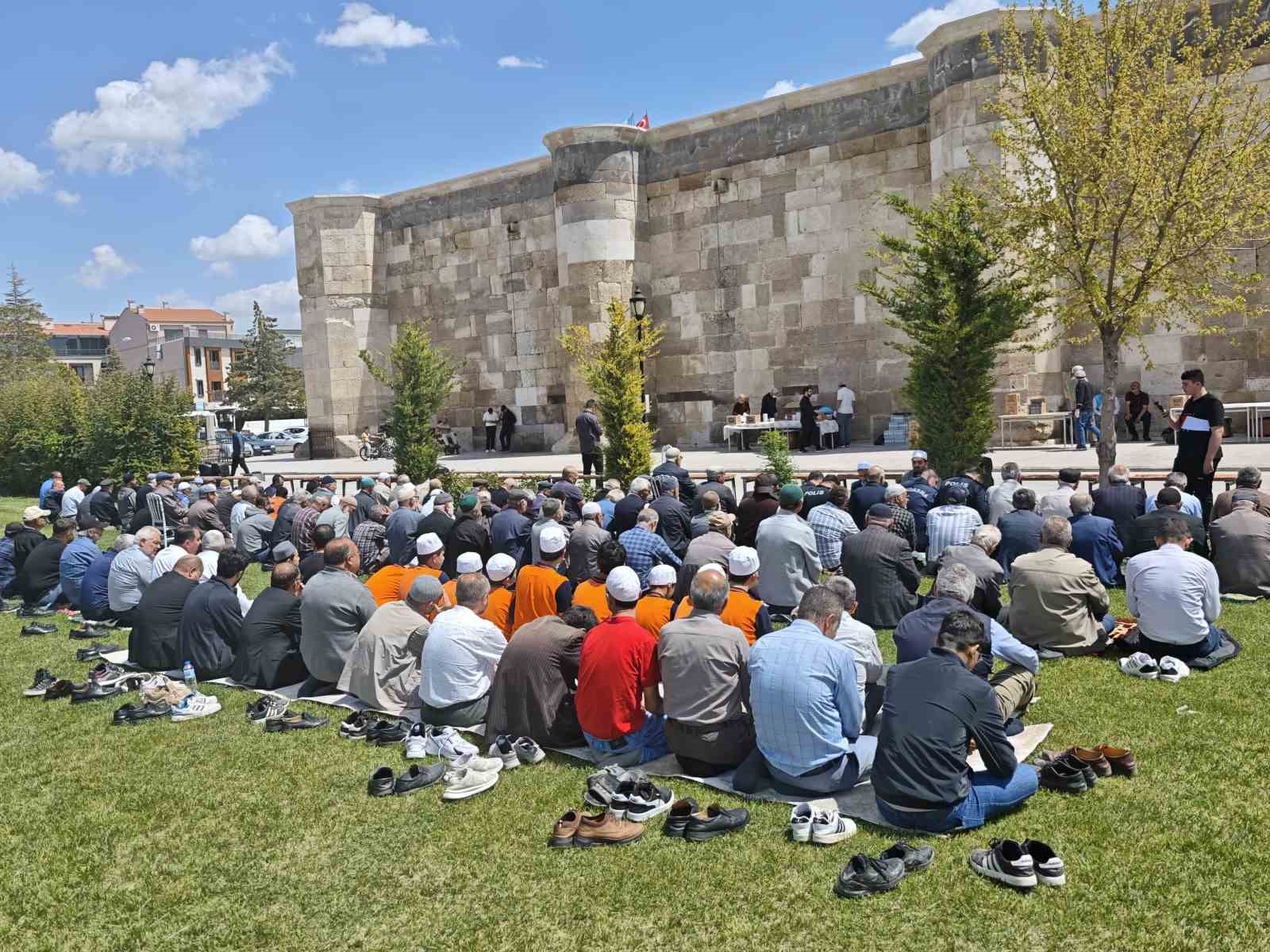 Aksaray&rsquo;da yoğun yağış nedeniyle ş&uuml;k&uuml;r duası yapıldı

