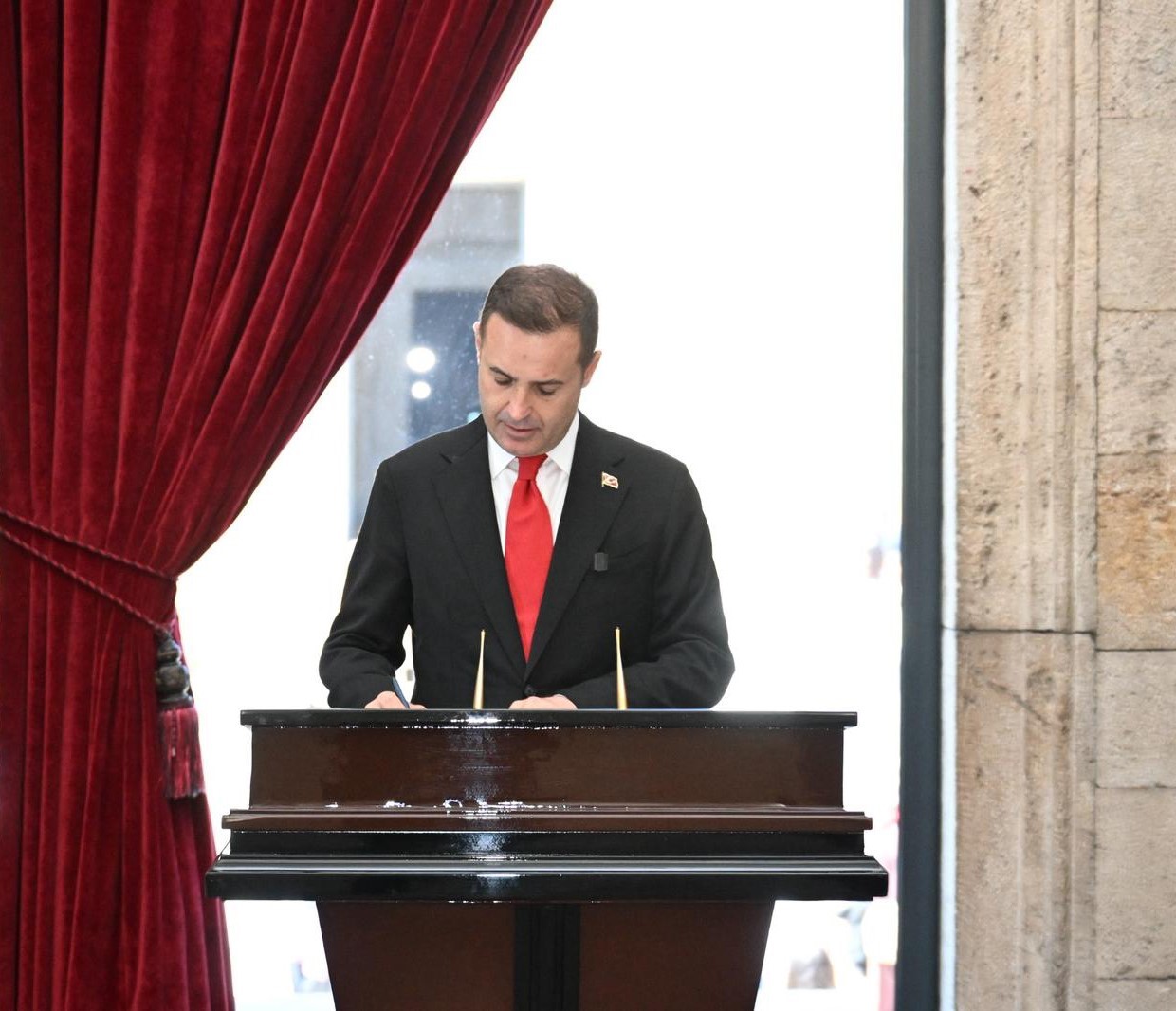 Başkan Akın ve 1071 Balıkesirli gen&ccedil; Anıtkabir&rsquo;de

