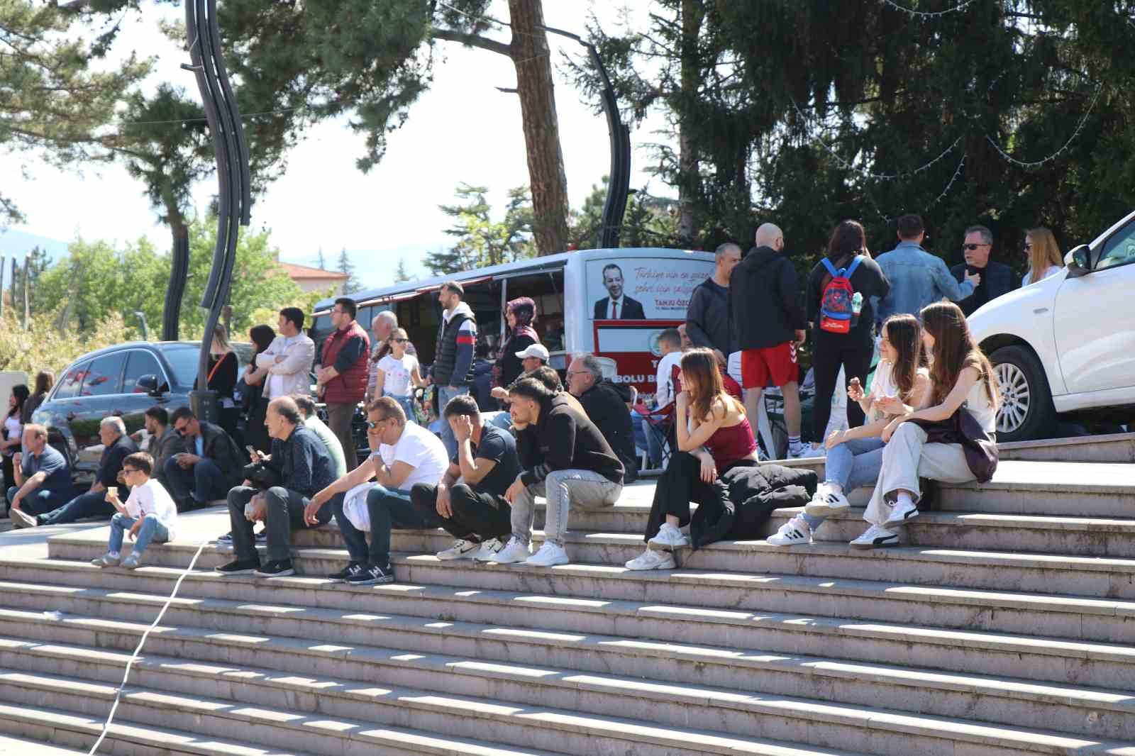 Denizi olmayan Bolu&rsquo;da plaj voleybolu oynadılar
