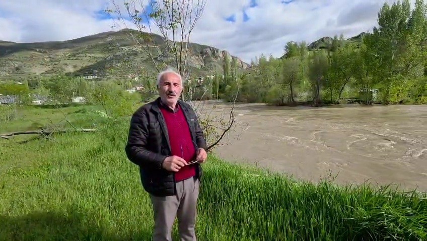 İspir’de Çoruh Vadisi’nde karların erimesiyle su seviyesi yükseldi, evler boşaltılıyor