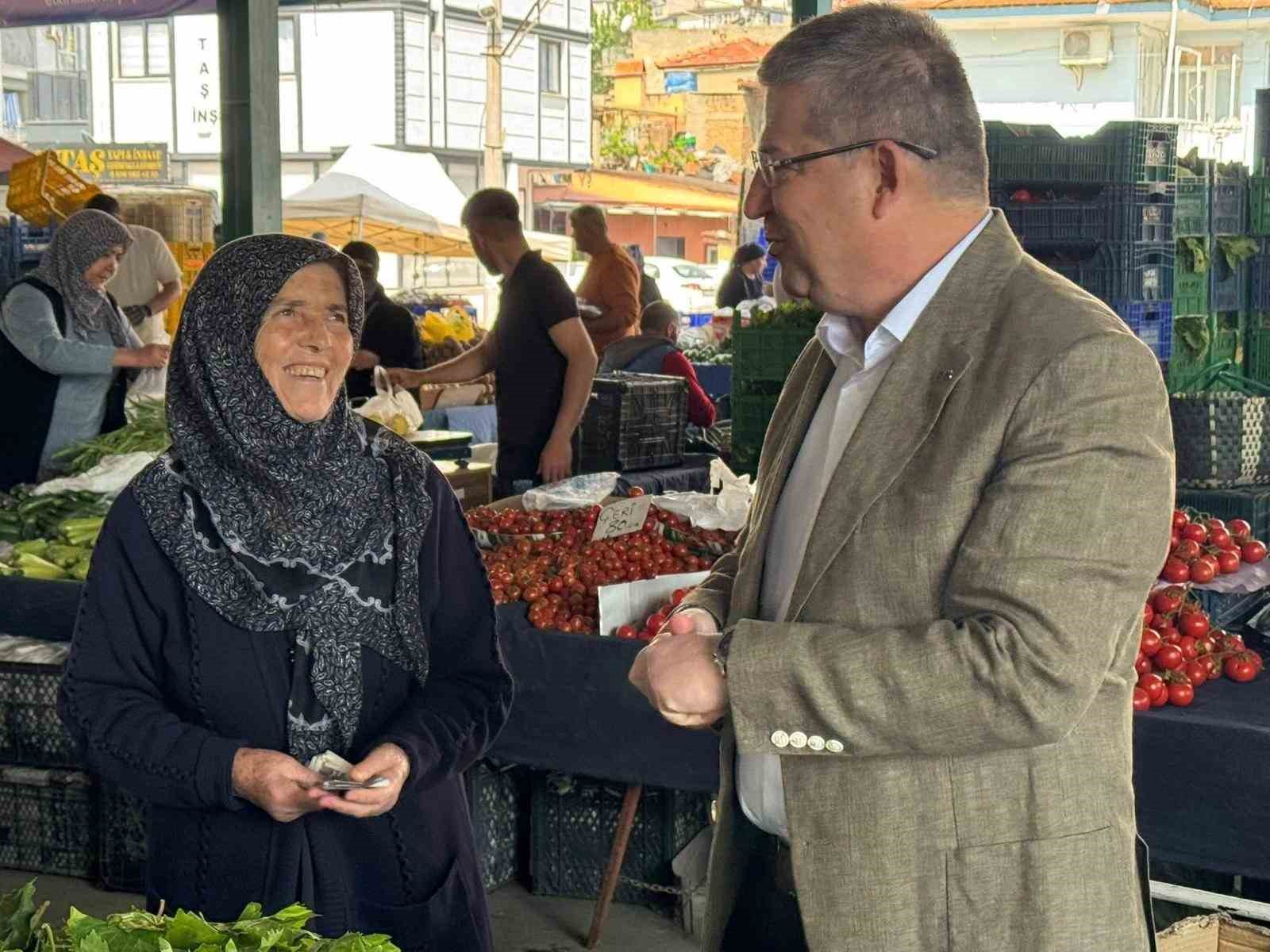 Başkan Subaşıoğlu pazar esnafı ve vatandaşlarla buluştu