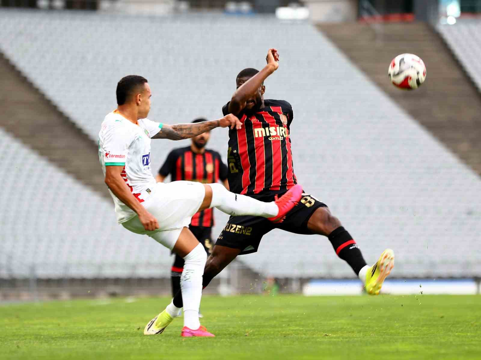 Trendyol S&uuml;per Lig: Fatih Karag&uuml;mr&uuml;k: 2 - Corendon Alanyaspor: 1 (Ma&ccedil; sonucu)
