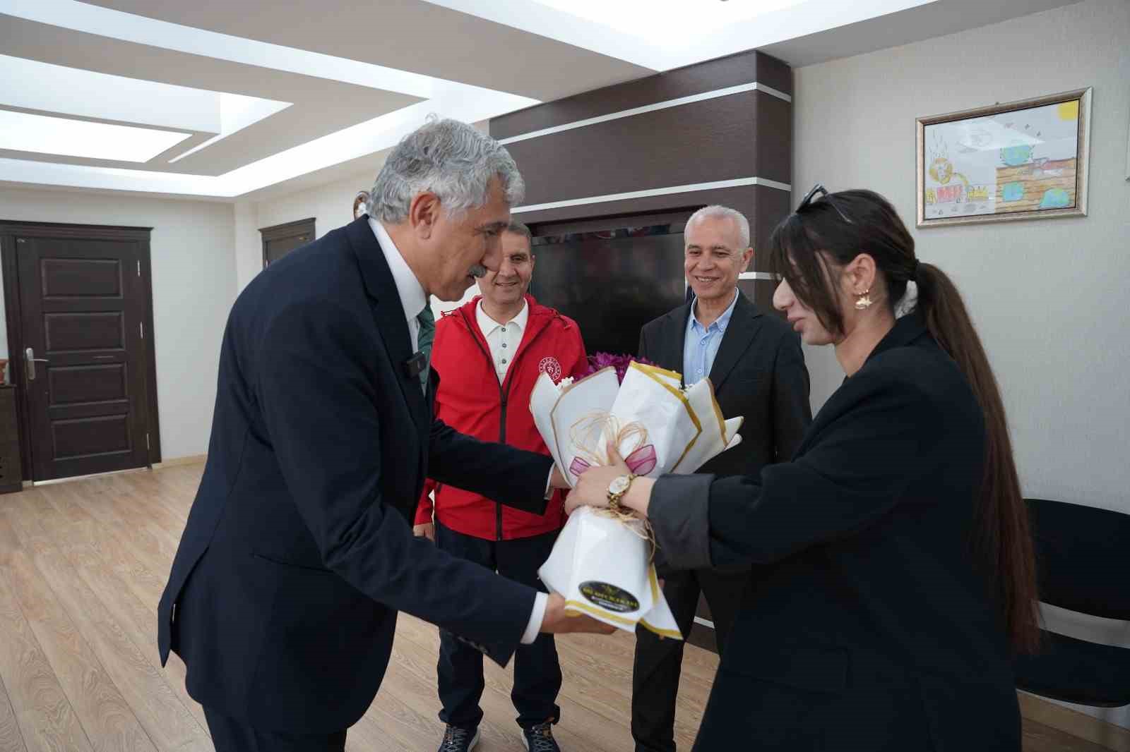Kahta&rsquo;da "Gen&ccedil;lik Haftası" y&uuml;r&uuml;y&uuml;ş&uuml;
