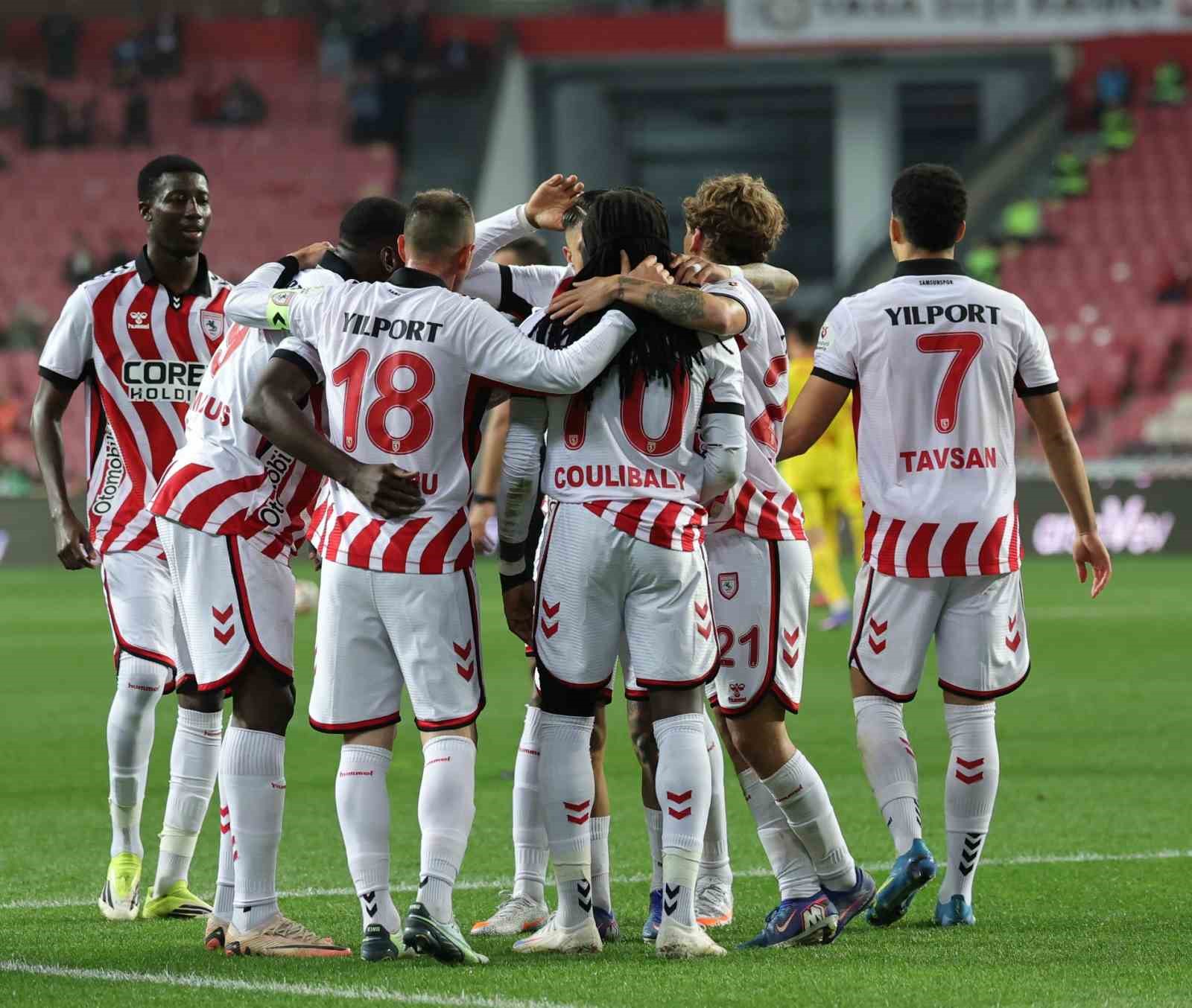 Trendyol S&uuml;per Lig: Samsunspor: 1 - G&ouml;ztepe: 0 (İlk yarı)
