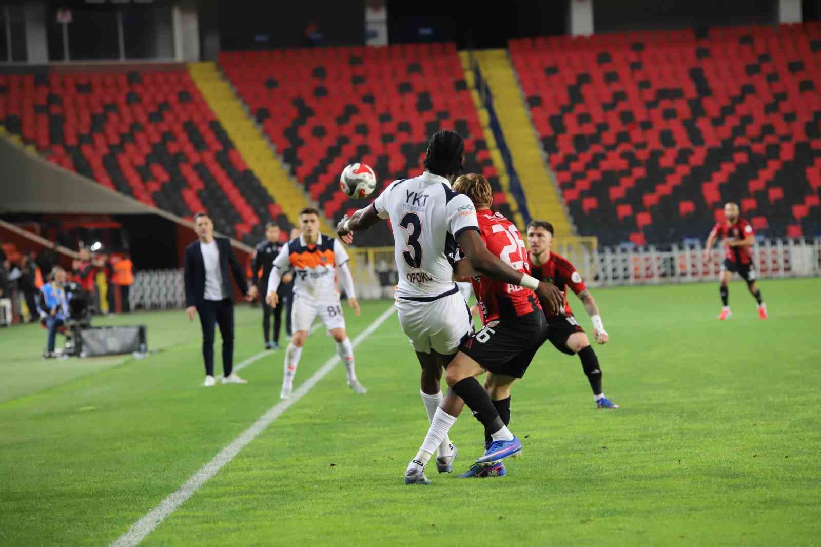 Trendyol S&uuml;per Lig: Gaziantep FK: 1 - Başakşehir: 2 (Ma&ccedil; Sonucu)
