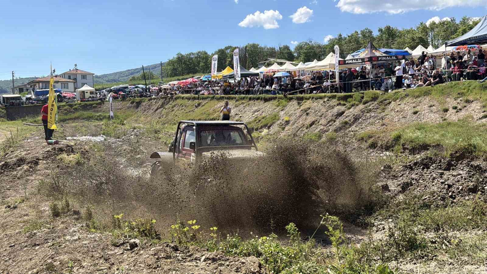 Düzce’de Off-Road festivali nefes kesti: 60 araç zorlu parkurda yarıştı