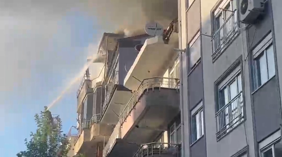 Amasra’da çatı yangını: Evlerindeki çifti vatandaşlar kurtardı