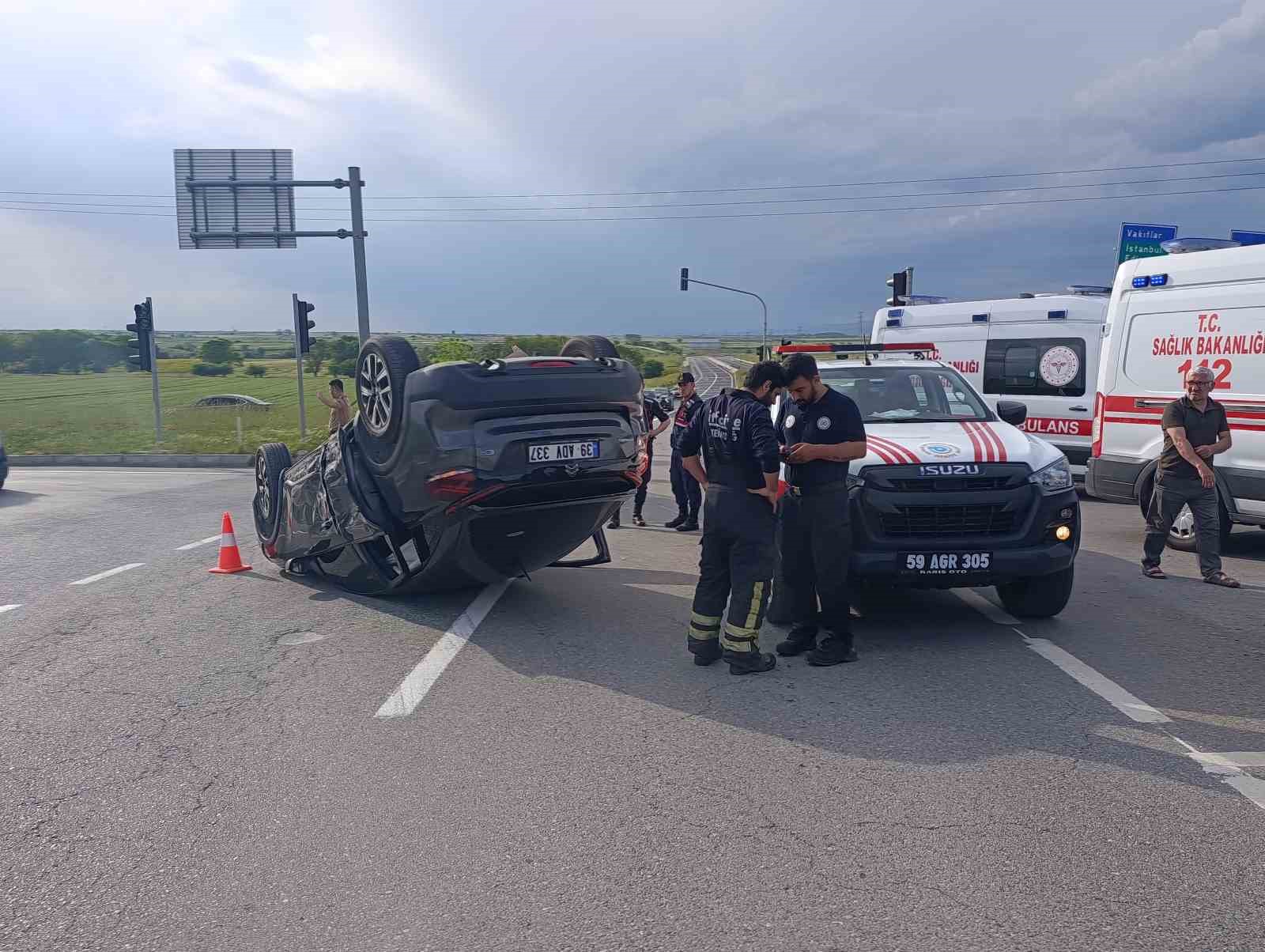 Tekirdağ&rsquo;da kamyonetle &ccedil;arpışan otomobil ters d&ouml;nd&uuml;: 1 yaralı
