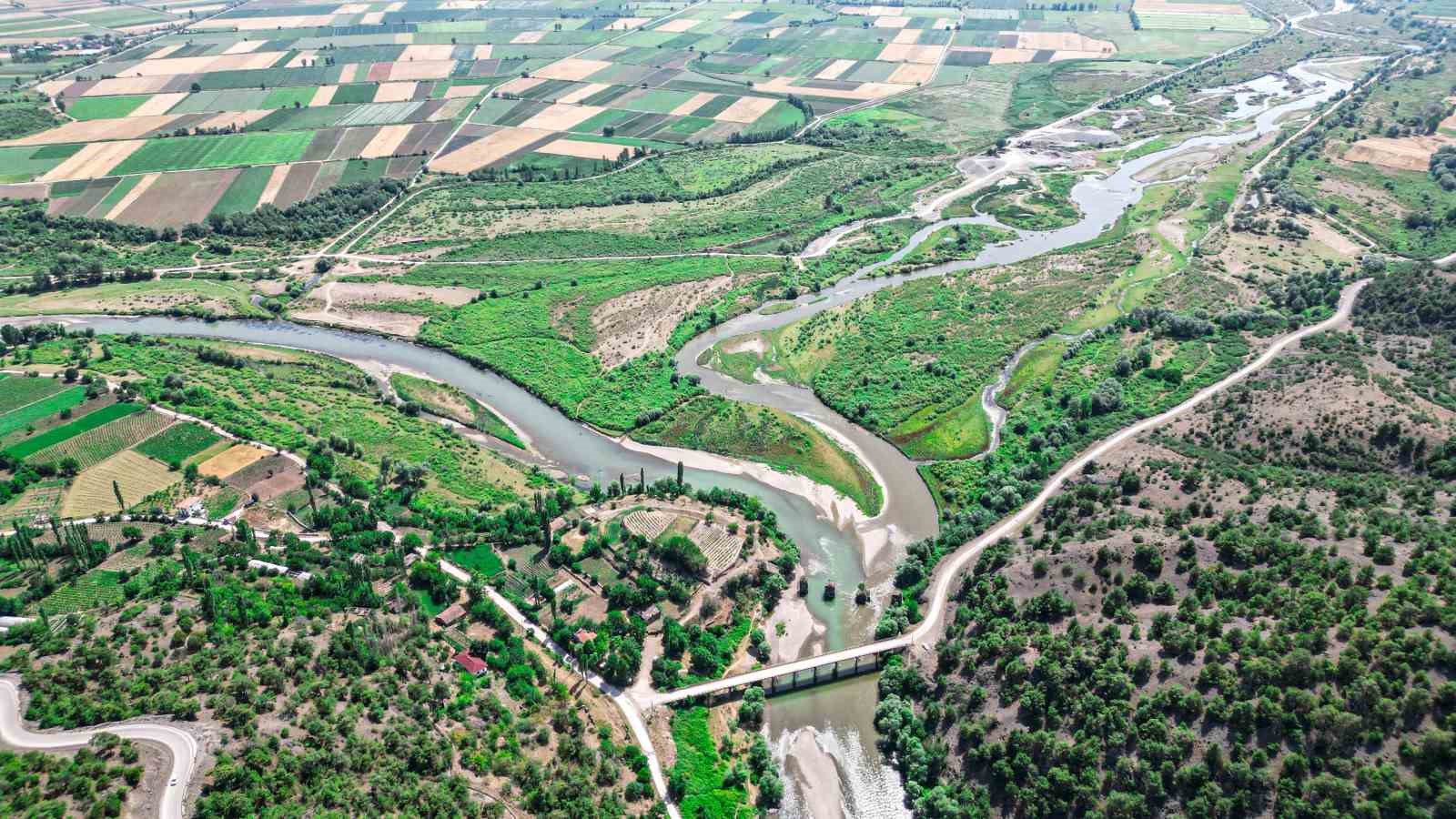 Kelkit Çayı’nın Yeşilırmak ile birleşme noktasında su seviyesi yükseldi
