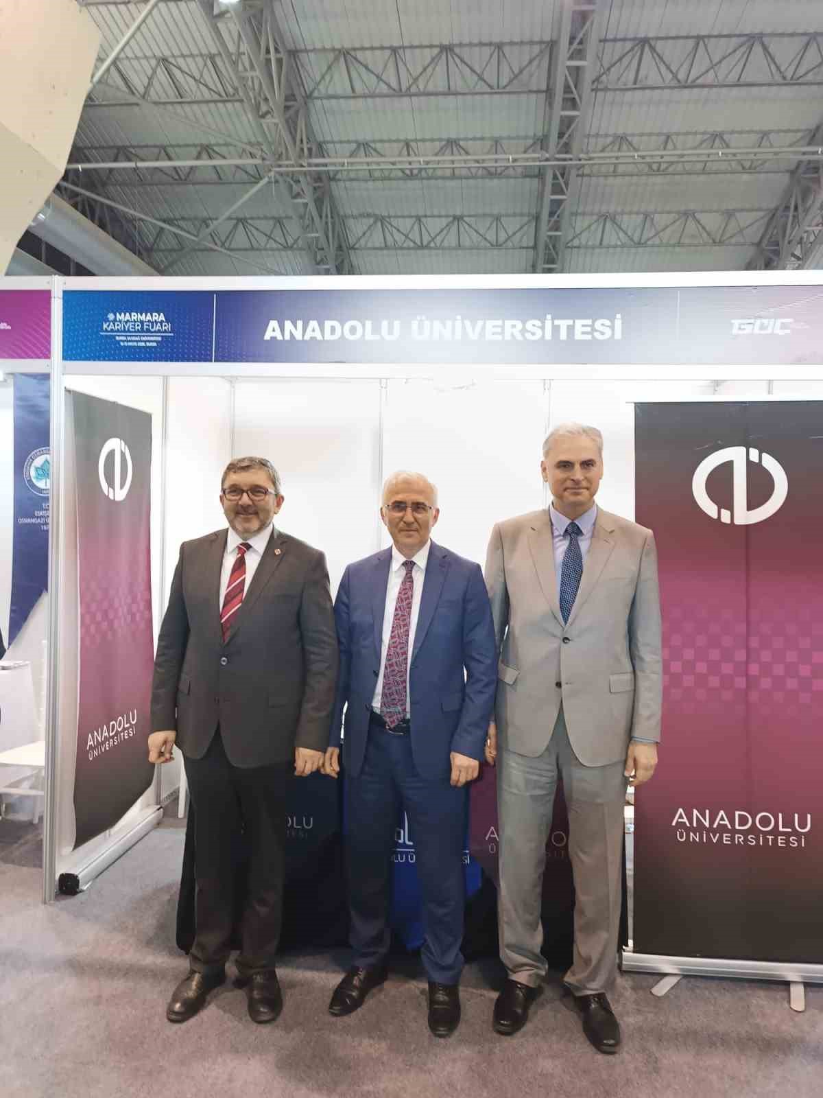 Anadolu &Uuml;niversitesi &ouml;ğrenci ve mezunları MARMARAKAF&rsquo;26&rsquo;da sekt&ouml;r temsilcileriyle buluştu
