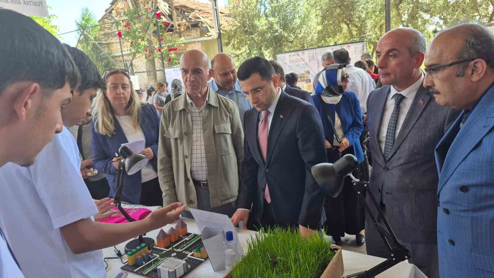 Sarayk&ouml;yl&uuml; &ouml;ğrencilerin bilim fuarı b&uuml;y&uuml;k beğeni topladı
