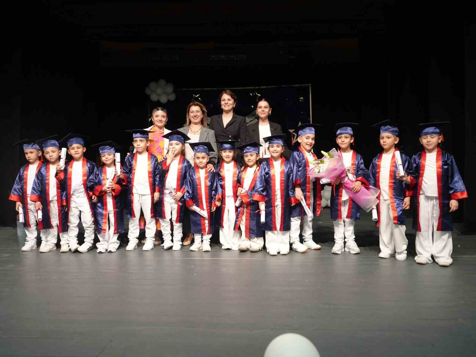 Minikler yetenekleri ile parmak ısırttı
