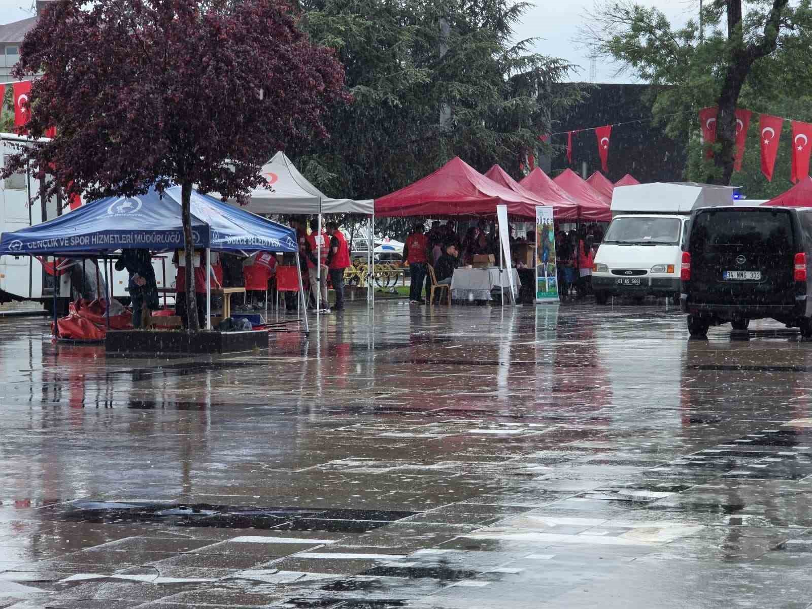 Batı Karadeniz&rsquo;de g&ouml;k g&uuml;r&uuml;lt&uuml;l&uuml; sağanak yağış uyarısı
