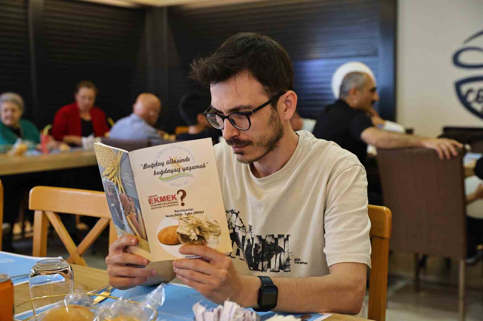 B&uuml;y&uuml;kşehir Belediyesi &ccedil;&ouml;lyak hastalarını gl&uuml;tensiz sofrada buluşturdu
