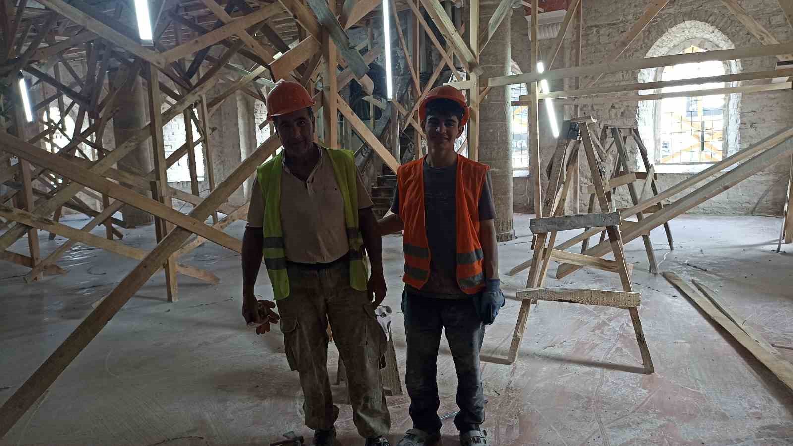Tarihi G&uuml;r&uuml;n Ulu Cami yıl sonunda ibadete a&ccedil;ılacak
